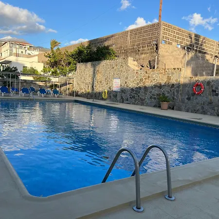 Arenas Negras Puerto Santiago Пуэрто-де-Сантьяго