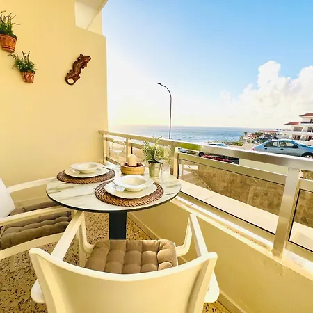 Arenas Negras Puerto Santiago Пуэрто-де-Сантьяго